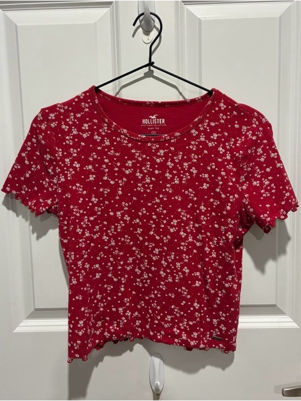 Hollister Red Floral Crewneck Short Sleeve Tee